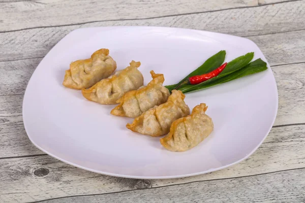 Cuisine traditionnelle japonaise Boulettes Gyoza — Photo