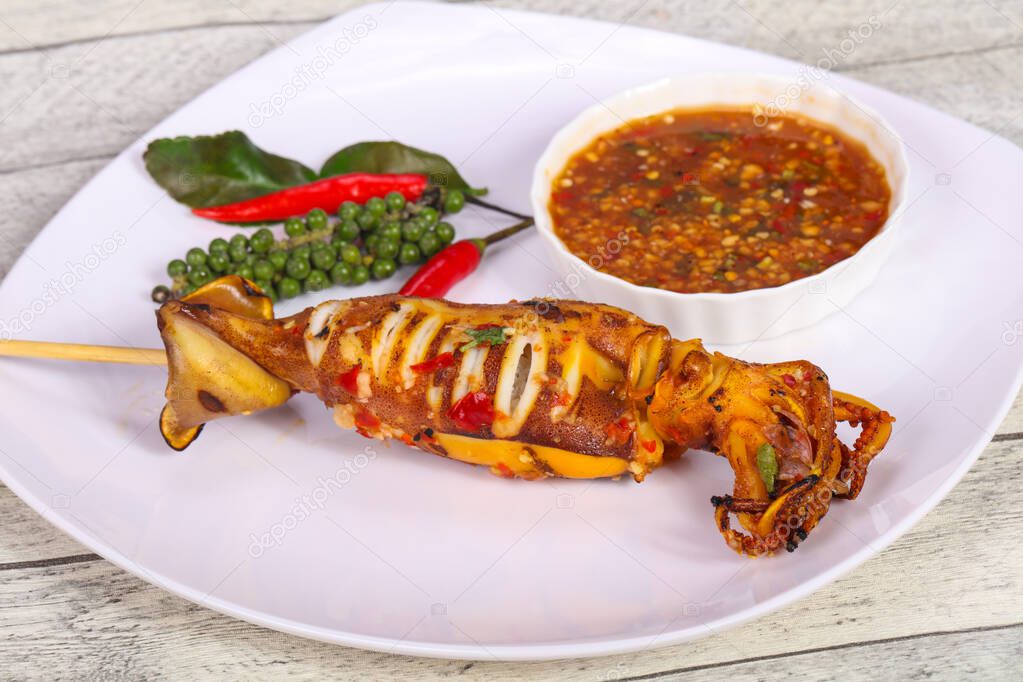 Grilled squid with sauce and hebs