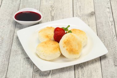 Reçel ve stravberry ile lor krep