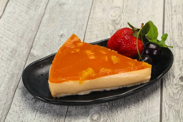 Cheesecake with apricot served strawberry — Stock Photo, Image