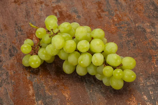 Zoete rijpe groene druif tak — Stockfoto