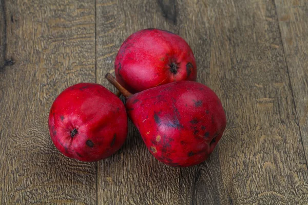 Mogen söt röd päron heap — Stockfoto