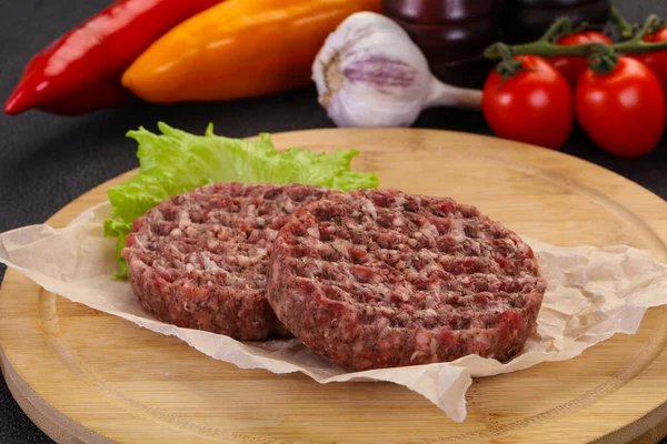 Rohes Burger-Schnitzel — Stockfoto