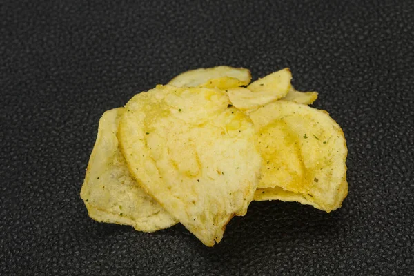 Természetes burgonya sós chips halom — Stock Fotó