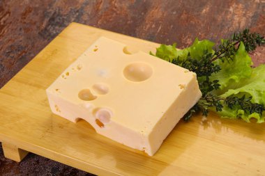 Maasdam peynirli kekik dalıyla