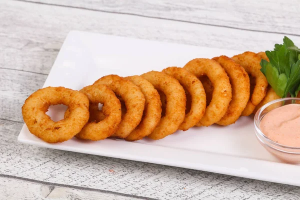 Lanche Anéis Cebola Quente Com Molho Salsa Servida — Fotografia de Stock