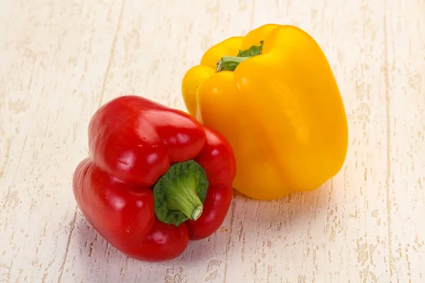 Rote Und Gelbe Bulgarische Paprika — Stockfoto