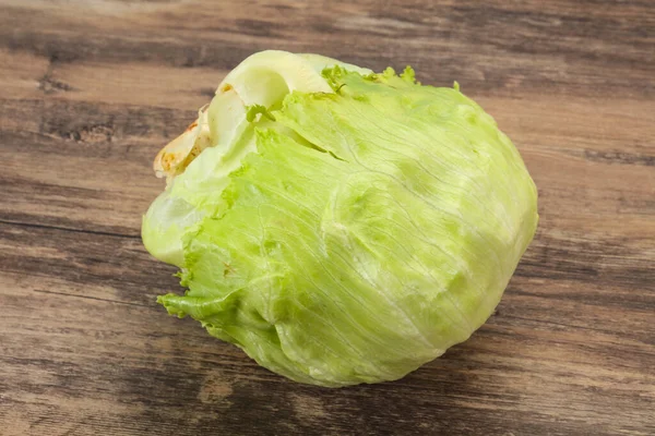 Salada Iceberg Verde Madura Fresca Pronta Para Cozinhar — Fotografia de Stock