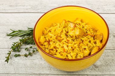 Özbek geleneksel Plov ile hindi