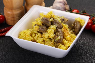 Tavuk kalbi ve baharatlı pilav.