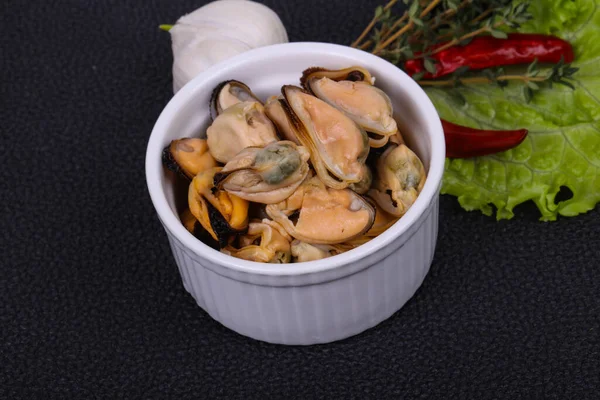 Moules Marinées Dans Bol Servi Poivre Ail Feuilles Salade — Photo