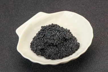 Lüks balık, kâsede siyah havyar.