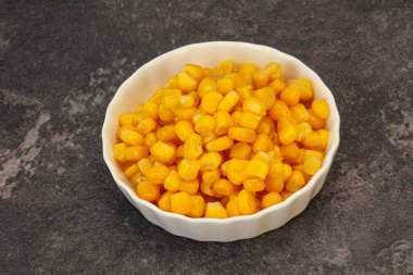 Tatlı salamura mısır tohumları kasede
