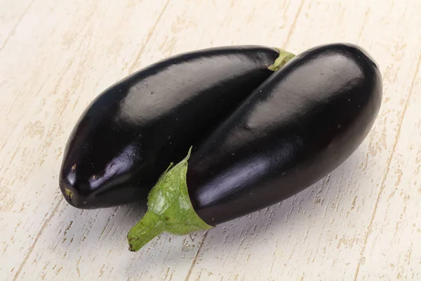 Aubergine Crue Mûre Prête Pour Cuisson — Photo