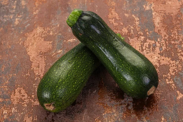 Mentah Matang Zucchini Siap Untuk Memasak — Stok Foto