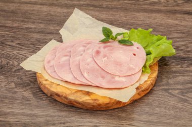 Kaygan jambonlu domuz eti.