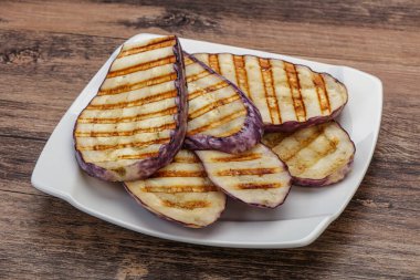 Izgara graffiti yumurta dilimleri ve zeytinyağı.