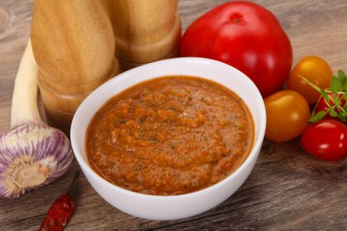 Meşhur İspanyol soğuk domates çorbası.
