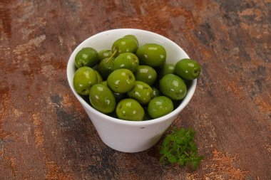 Salamura edilmiş yeşil Campo Kavanozda gerçek zeytin