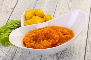 Kabak kabağı kabağında havyar.