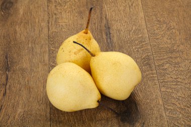 Sulu, olgun, sarı Çin armudu. 