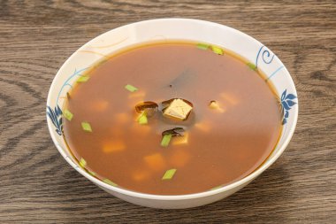Japon geleneksel soya peynirli Miso çorbası.