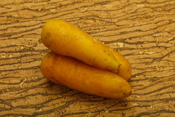 Doğal Vejetaryen Yemeği Çiğ Sarı Havuç — Stok fotoğraf