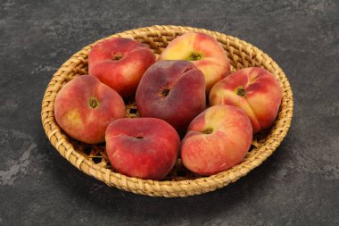 Tatlı, lezzetli, birkaç şeftali