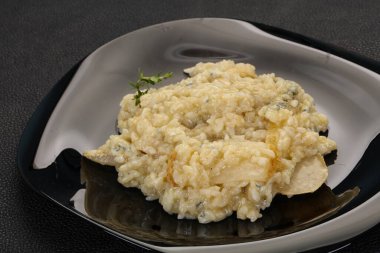 Armut ve gorgonzola peynirli risotto.
