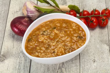 Kafkas Kharço çorbası, sığır eti ve pilav.