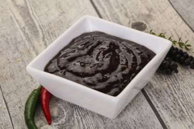 Et için baharatlı karabiber sosu.