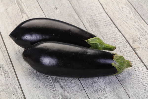 Aubergine Crue Mûre Prête Pour Cuisson — Photo