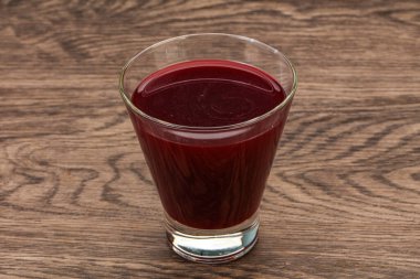 Sağlıklı yiyecekler - vitaminli doğal böğürtlen morsu