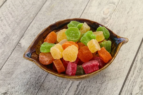 Tatlı meyve yığını kasede