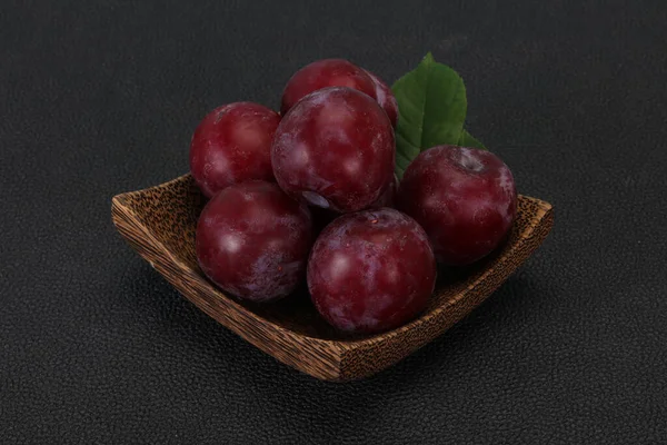 Ripe Plum Heap Wooden Basket — Stock Photo, Image