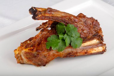 Kişniş yapraklı kuzu rostosu