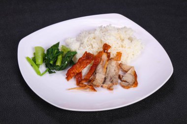 Kavrulmuş ördek göğsü ve otlar ile Pirinç