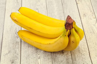 Arkaplanda tatlı bir muz yığını