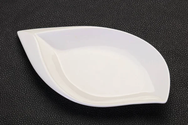 白色瓷碗在黑色背景 — 图库照片