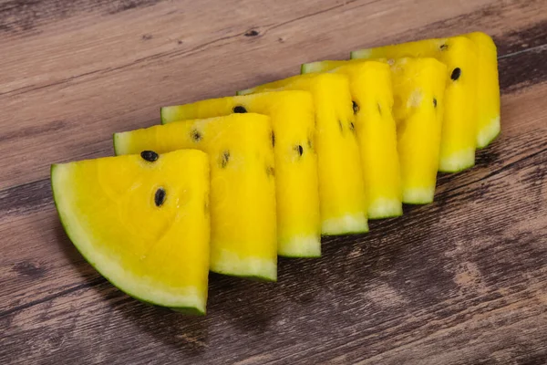 Fatiado Doce Saboroso Amarelo Melancia Madura — Fotografia de Stock