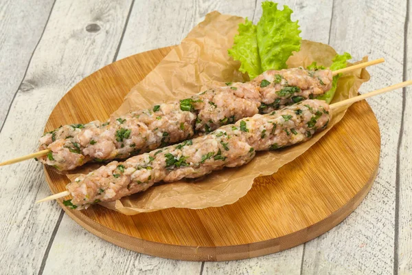 Brocheta Cerdo Cruda Kebab Listo Para Parrilla —  Fotos de Stock