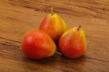 Tatlı olgun armut alabalığı meyvesi