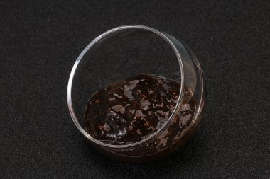 Kasede acı biber sosu var.