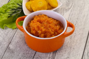 Kabak kabağı kabağında havyar.