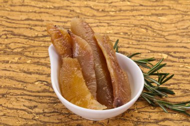 Kavanozda havyar turşusu.