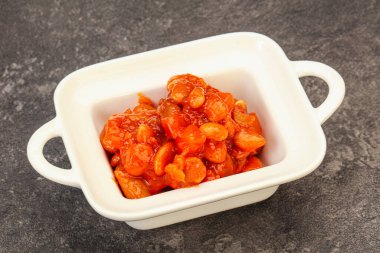 Domates soslu ve biberli fırında böbrek.