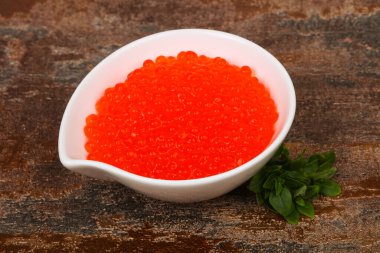 Lüks kırmızı havyar kabın içinde