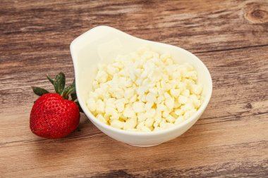 Beslenme yiyeceği - kasede tahıl süzme peynir