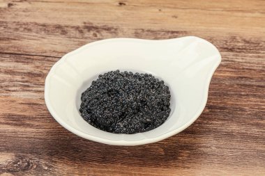 Lüks balık, kâsede siyah havyar.