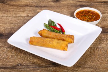 Karides ve lahanalı kızarmış börek.